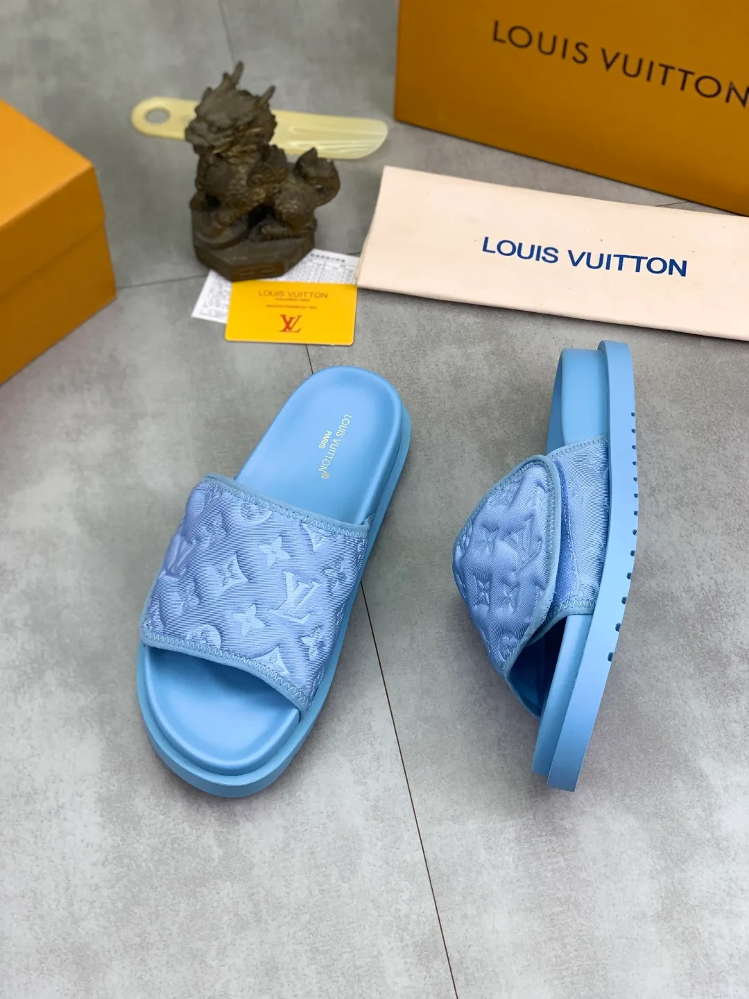 Men's shoes 💰P320 💰[New style]🆘 Original quality [LOUIS VUITTON] The popular Louis Vuitton LV men's slippers on the official website are on sale simultaneously! Original fabric imported from Italy, original factory special supply, code number: 38-44 (45 customized), many colors available